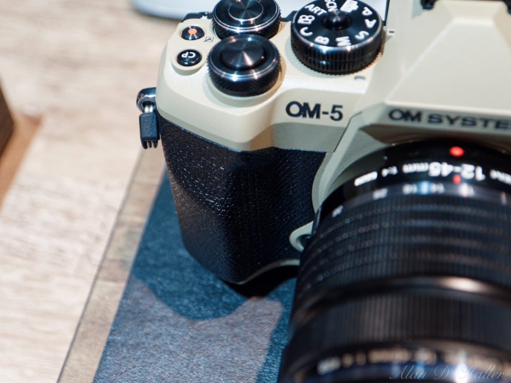 OM SYSTEM OM-5 Mark II グリップ